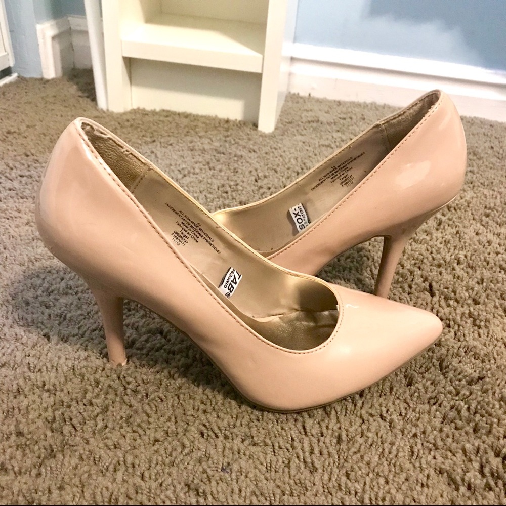 Nude Stiletto Pumps 👠